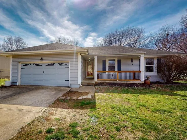 1905 NE Dill Dr, Lees Summit, MO 64086