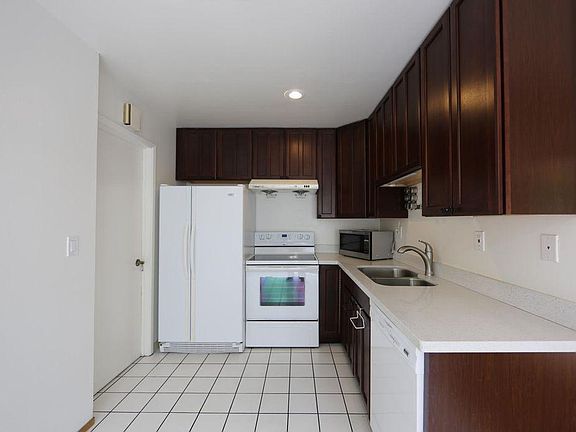 4th image of 8139 Park Villa Cir