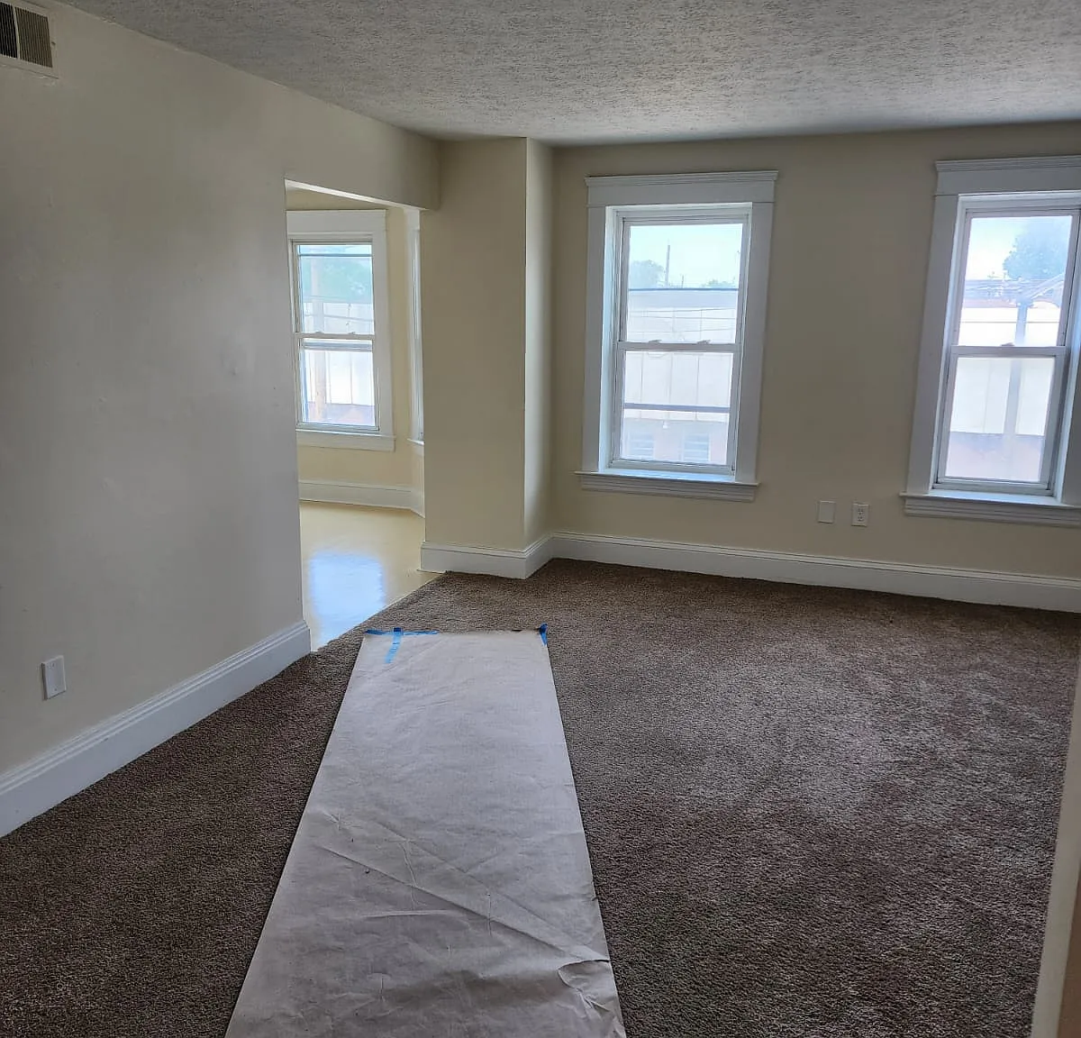3 bed, 1.5 bath, 1160 sqft, $1,000 — Photo 2