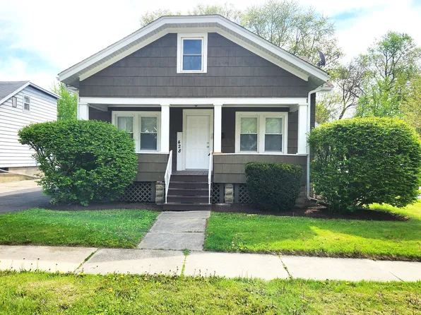 428 S Commonwealth Ave, Aurora, IL 60506