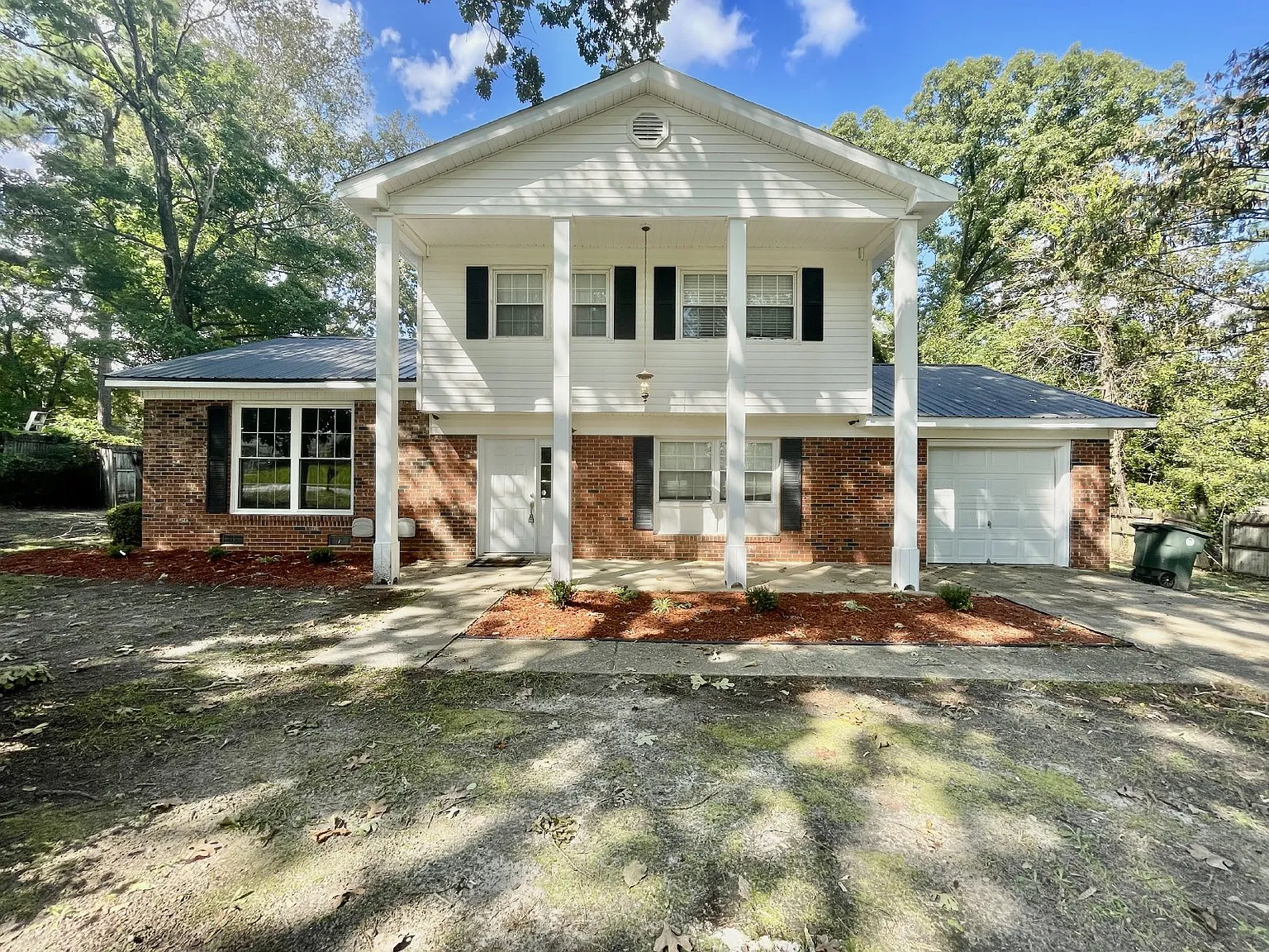 4 bed, 2.5 bath, 1974 sqft, $1,800 — Photo 1