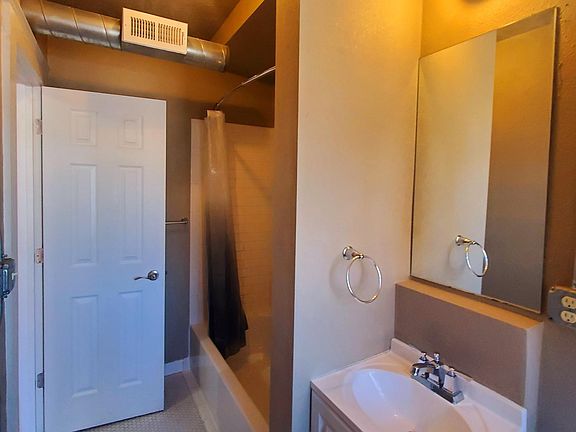 4th image of 2243 Jones St #302