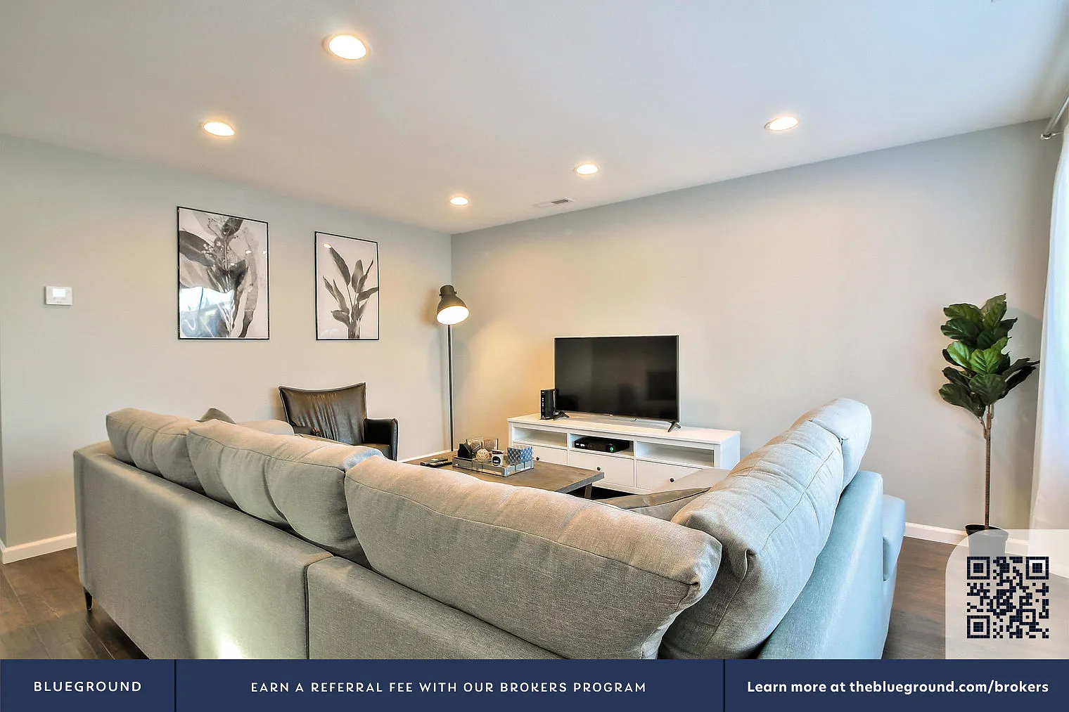 3 bed, 2.0 bath, 1008 sqft, $5,370 — Photo 3