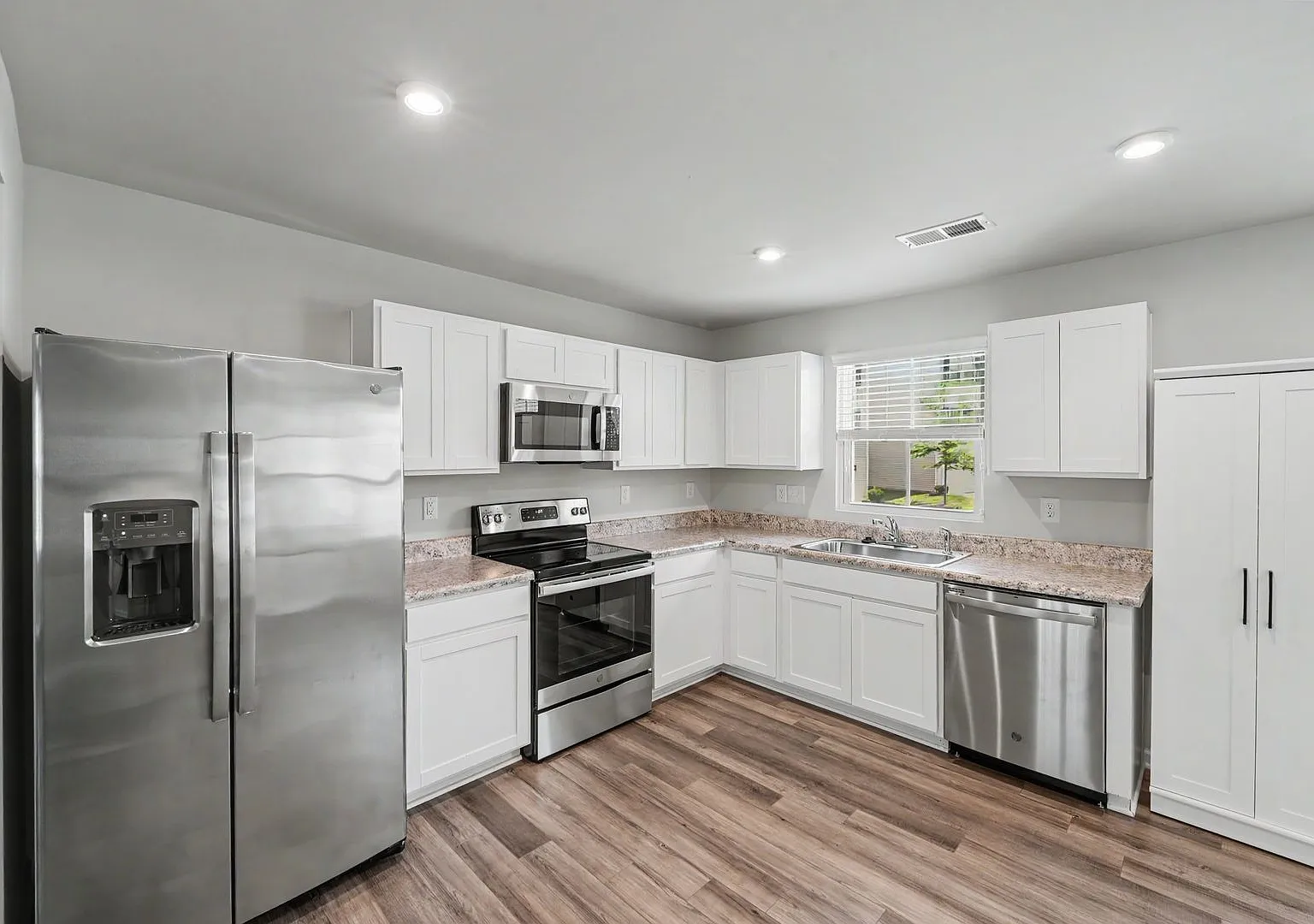 3-Story Charlotte Townhome | 3BR, Garage, Fenced Yard & Lawn Care Included! — Photo 2