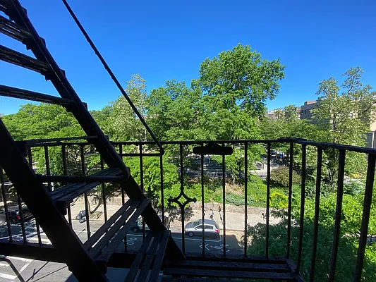 Rented by Sovereign Associates | media 9