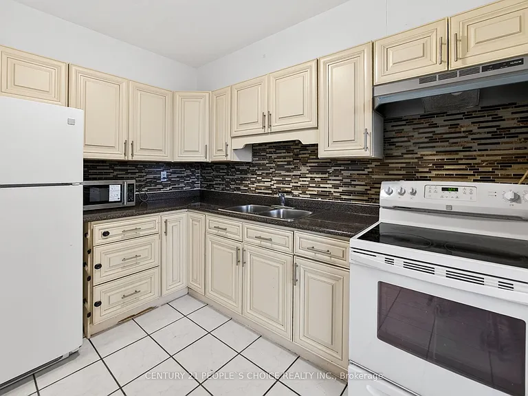 3390 Weston Rd #902 — Photo 21