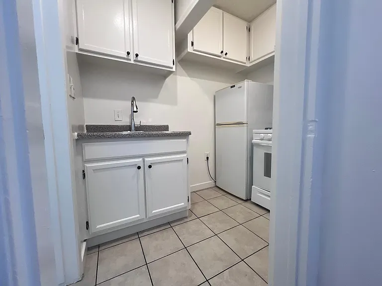 918 S Kenmore Ave #B6 — Photo 8