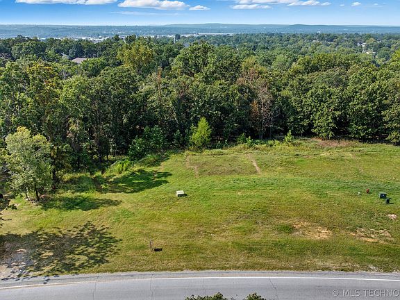 5th image of 718 E Old North Rd