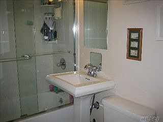 4th image of 19 Potter Ln
