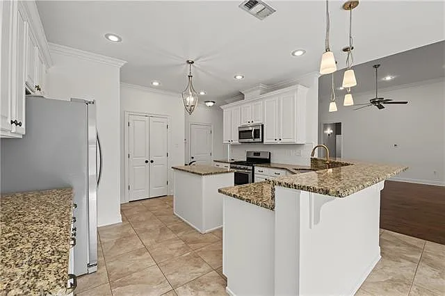 404 Golden Leaf Ct — Photo 2