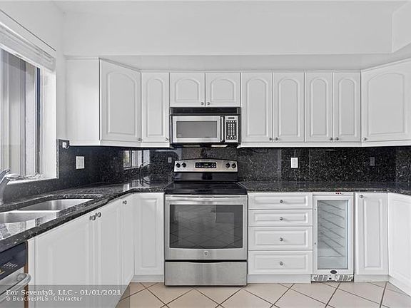 4th image of 2103 NE 44th St #2103