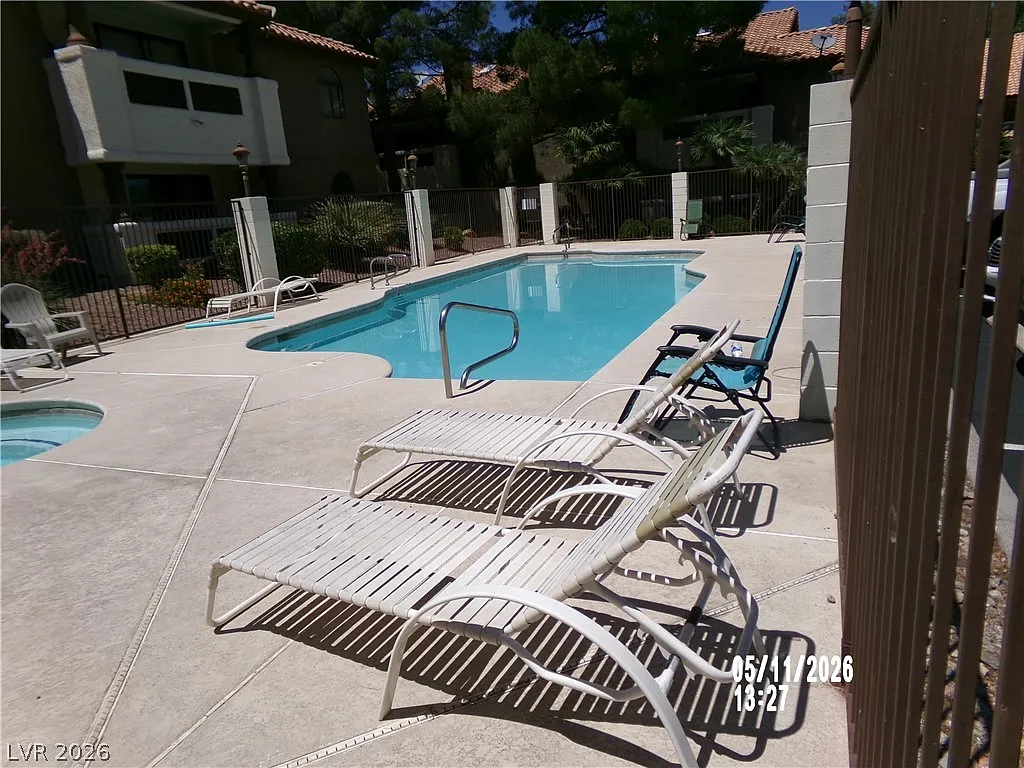 2 bed, 2.0 bath, 998 sqft, $1,599 — Photo 2