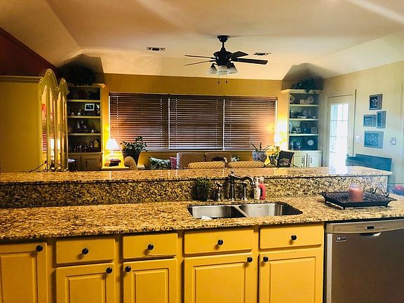 4th image of 501 Country Club Dr