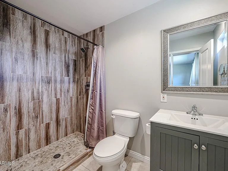 1034 E Elm St — Photo 19