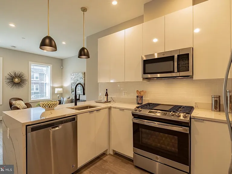 1120 Penn St NE #1 — Photo 8