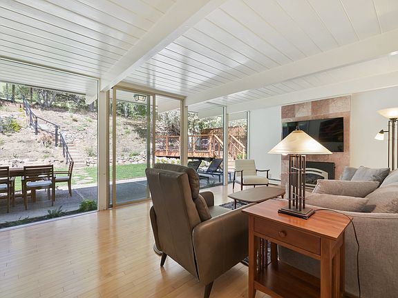 4th image of 688 Idylberry Rd