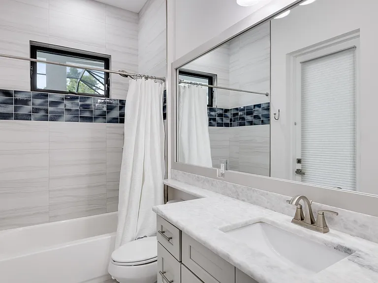 6423 Livingston Woods Ln — Photo 27