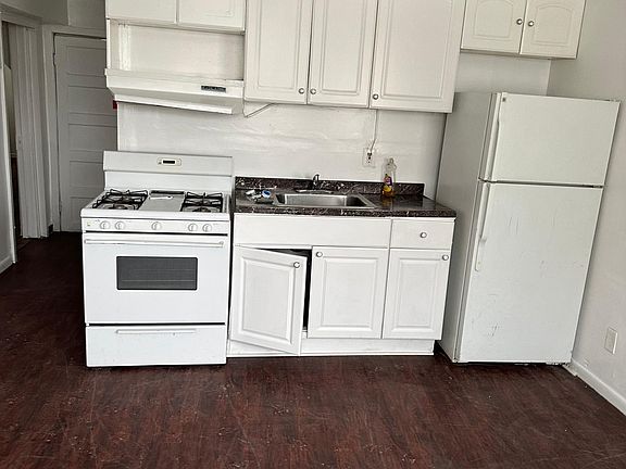 3rd image of 4057 W 21st Pl Floor Basement