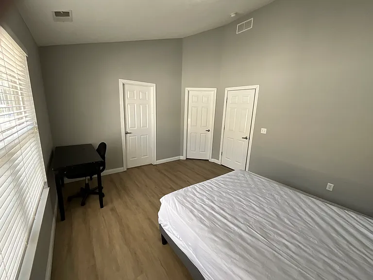Top floor master #2 with private full bathroom and large walk-in closet