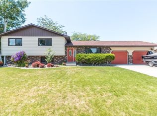 908 N Crow Ave, Hardin, MT 59034
