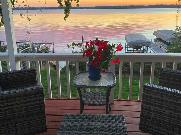 5306 Card Ave, Mc Farland, WI 53558