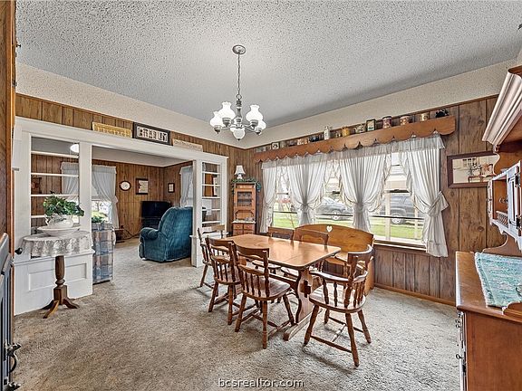 3rd image of 106 E Ave E