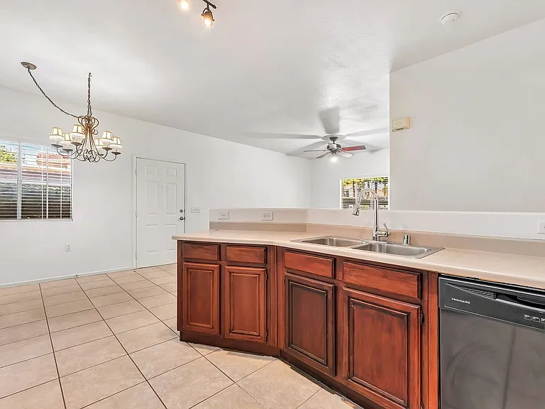 10245 S Maryland Pkwy #176 — Photo 15