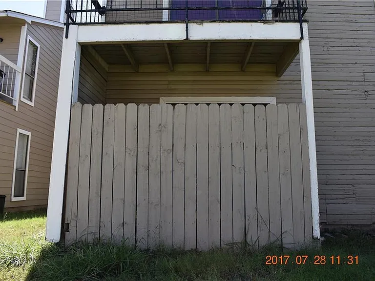 1908 W Loop #A — Photo 9