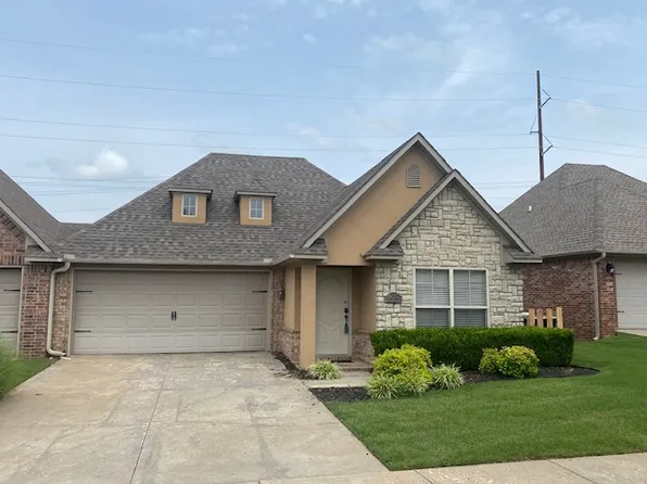 1901 SW Stonegrove Rd, Bentonville, AR 72713