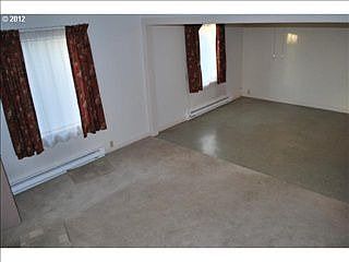 3rd image of 139 NW Dennis Ave