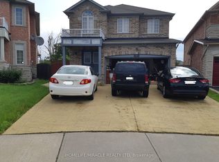 25 River Heights Dr, Brampton, ON L6P2M9
