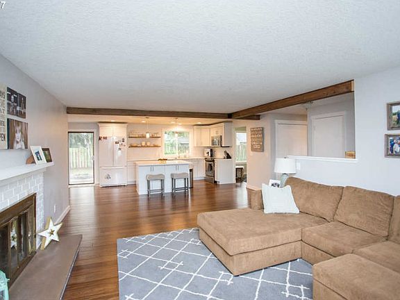 5th image of 3550 SE Alder St