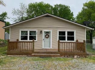 319 Center St, Carbondale, KS 66414