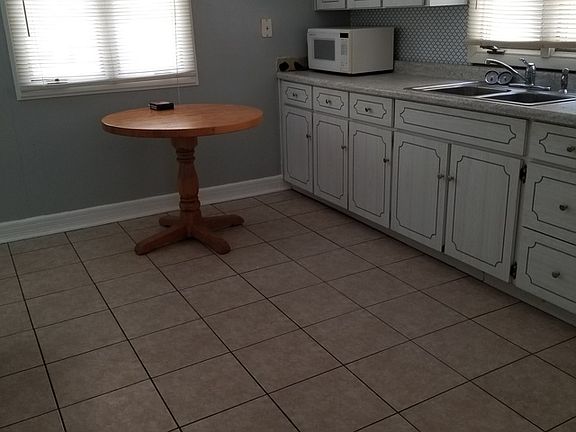 5th image of 1572 Park Ave