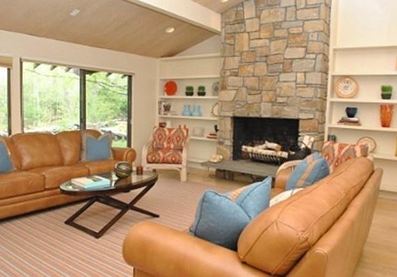 4th image of 2 Clarks Cove Dr