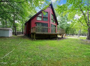 163 Roundhill Rd, Dingmans Ferry, PA 18328