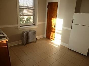 3rd image of 1334 W Bryn Mawr Ave