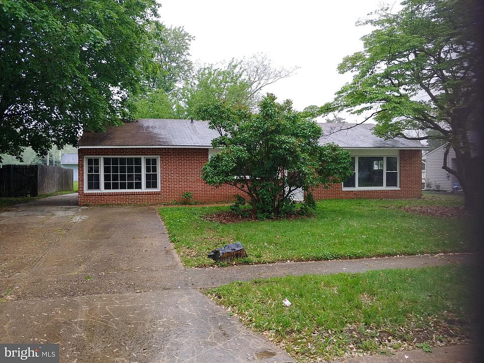 1st image of 8 Montrose Dr