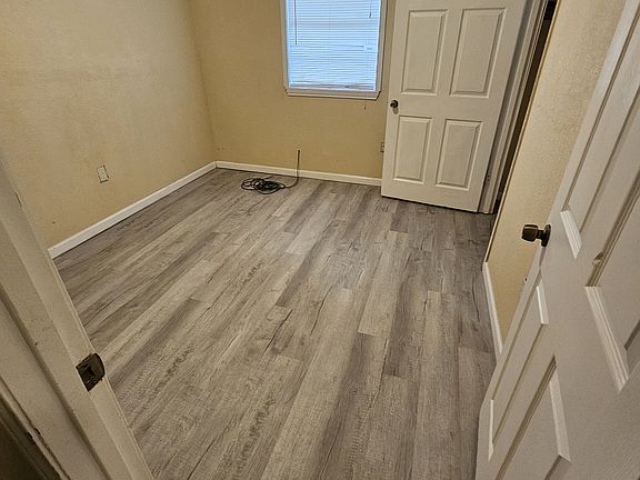 3rd image of 1401 Plaza Dr #A