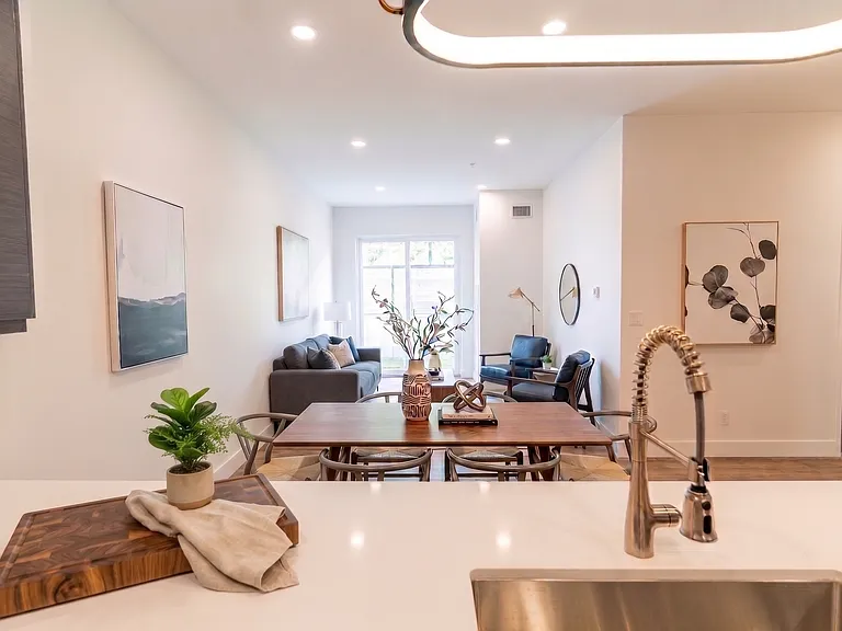 228 McConnell St — Photo 9