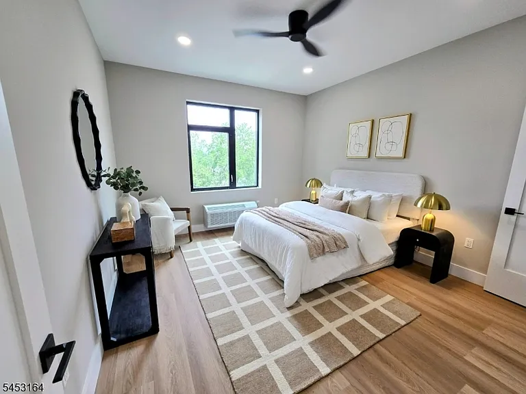 450 Washington Ave #205 — Photo 11