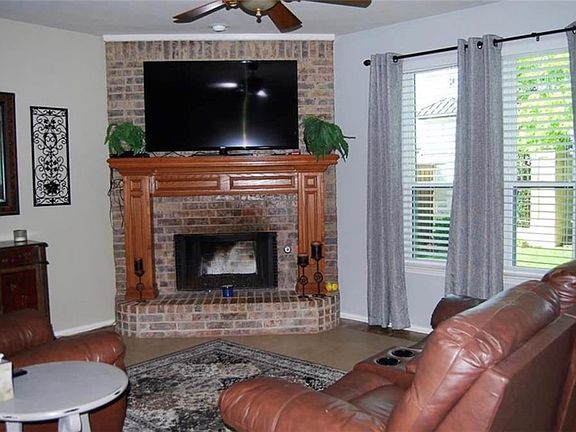 3rd image of 4116 Holly Dr