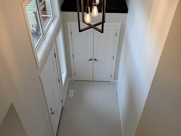 2nd image of 25 Thatcher Ave