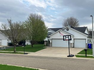 912 Yorkshire Ln NW, Rochester, MN 55901