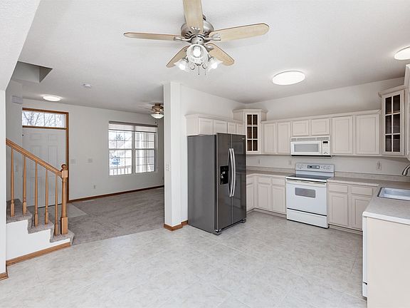 5th image of 1037 NW Prairie Ridge Dr