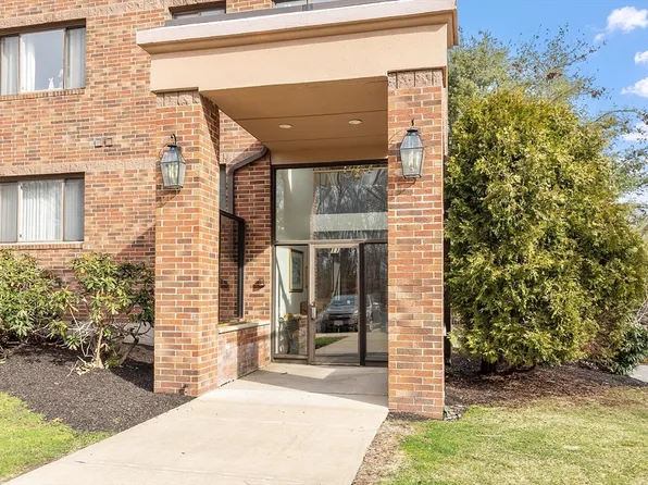 11 Ledgewood Way APT 12, Peabody, MA 01960