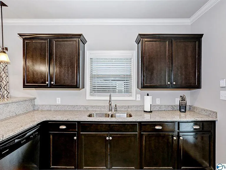 1106 Halsey Ave NE — Photo 5