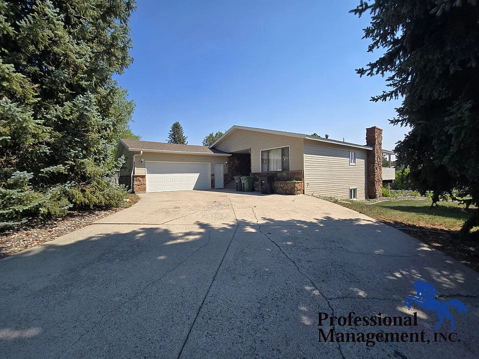 618 Sahara Dr