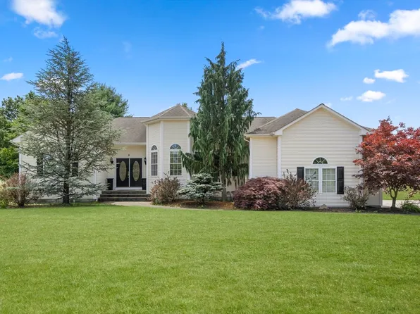 5 Alexandra Dr, Assonet, MA 02702