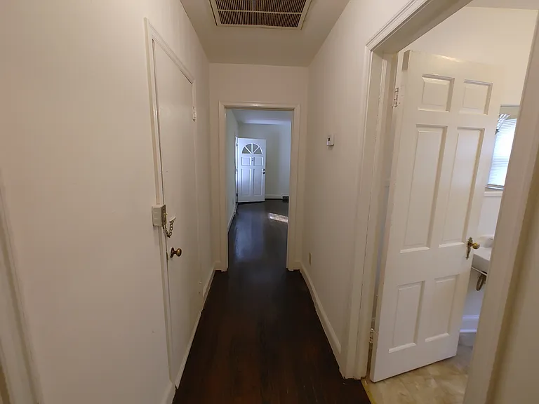 813 Apperson Dr — Photo 3